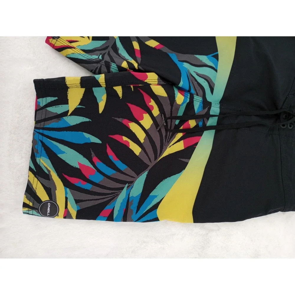 O'Neill Hyperfreak Board Shorts Boys Size 26 Black Tropical Print‎ Swim Trunks